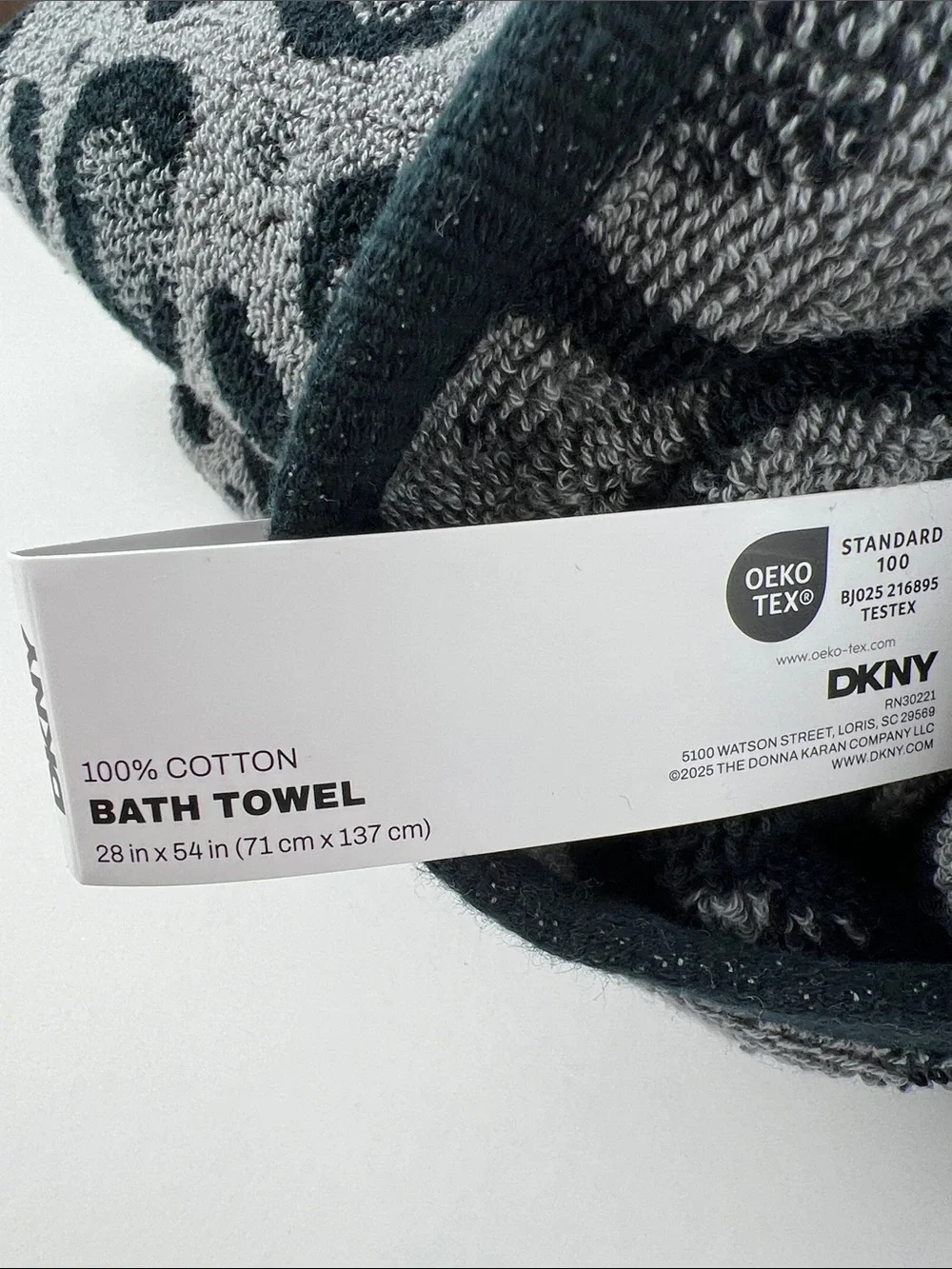 DKNY Bath Towels Black and Gray Bold Leopard Print 100% Cotton 2 Pc NEW